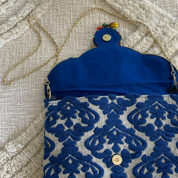 Steven by Steve Madden beautiful embroidered and beaded clutch/shoulder bag - Picture 3 of 7